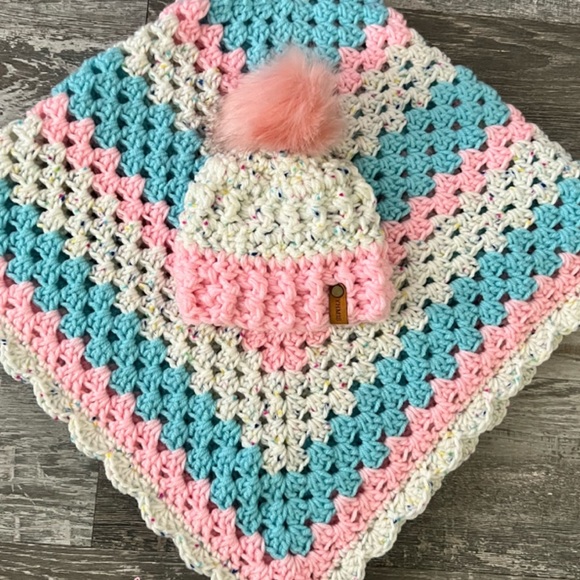 Handmade crocheted baby blanket with matching infant hat. - Picture 1 of 2